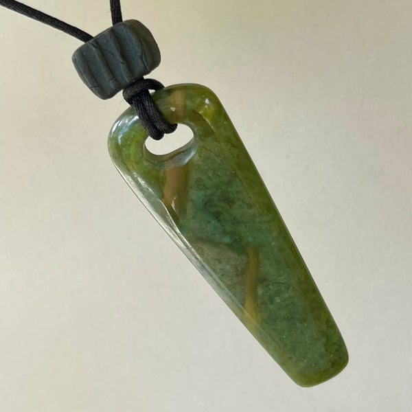 Hand-Carved Jade Pendant Necklace: Elegant Natural Gemstone Jewelry