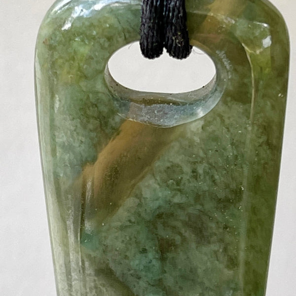 Hand-Carved Jade Pendant Necklace: Elegant Natural Gemstone Jewelry