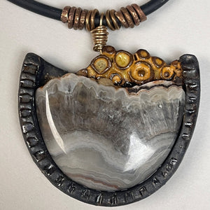 Missouri Lace agate pendant